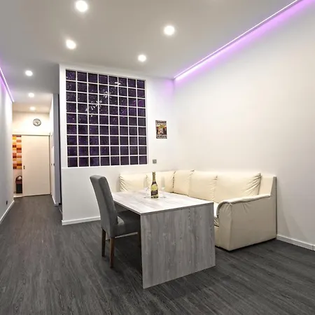 Centre Point Apartament *