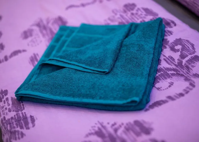 Centre Point Apartment *