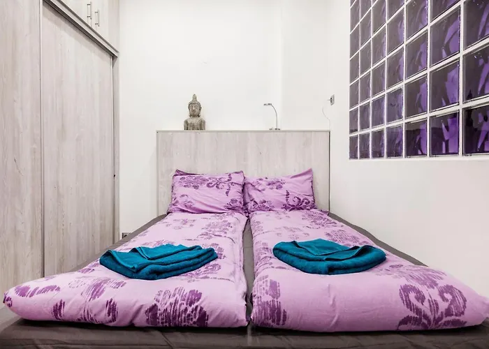 Centre Point Apartment *