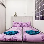 Centre Point Apartman *